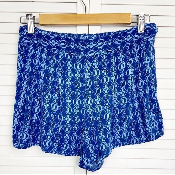 Forever 21 Blue Tribal Print Elastic Waist Shorts | Size Large - Picture 3 of 6